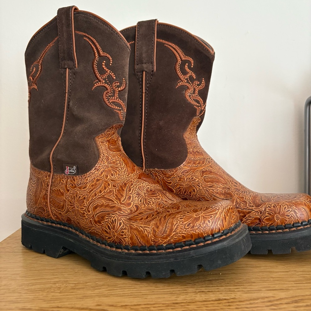 Justin Boots Brown and Tan Cowboy Boots